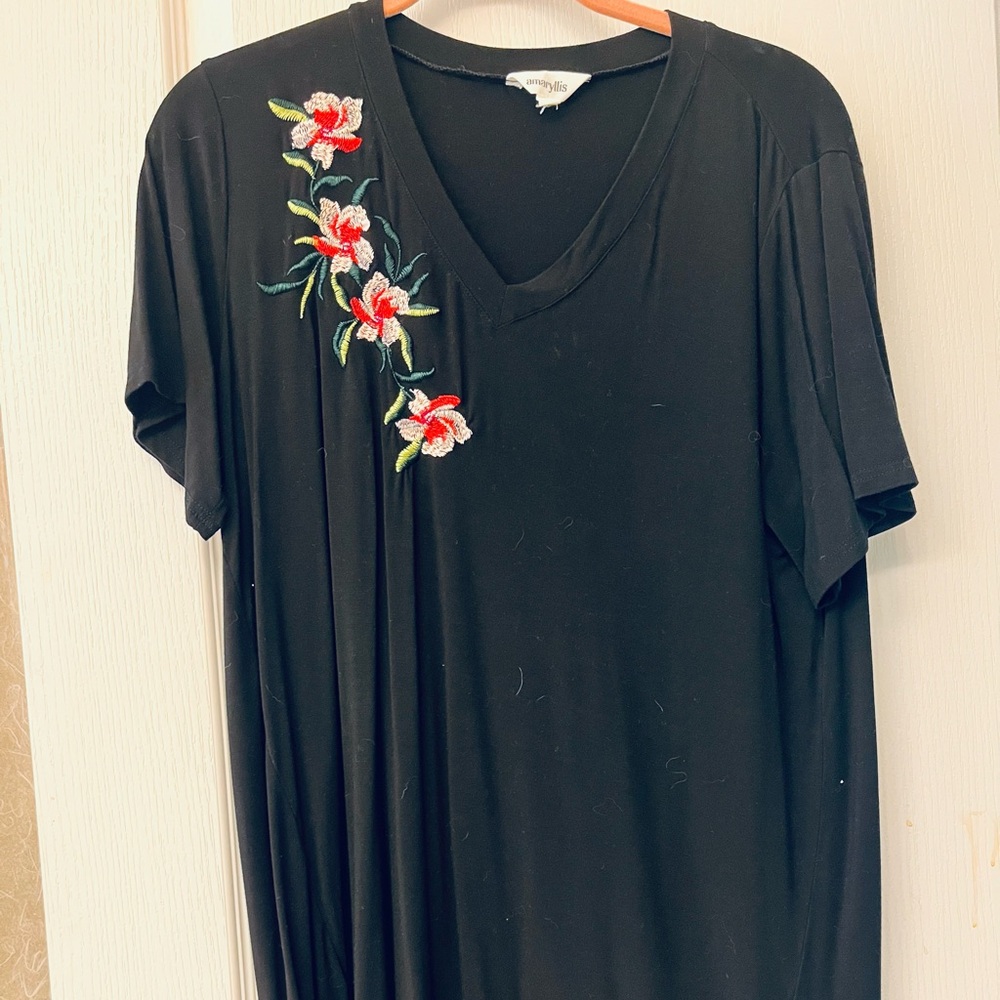Amaryllis embroidered tunic.  Size M.